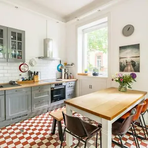 https://stilvoll-eingerichtete-altbauwohnung-in-bestlage.hamburg-hotels-de.com